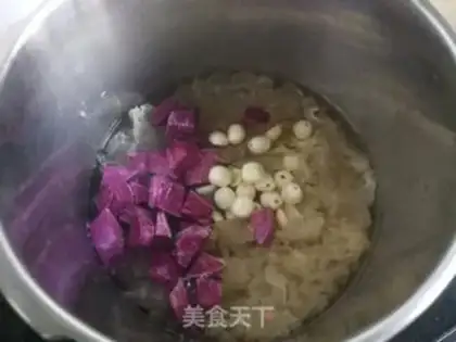 Make "Red-tree violets, silver-eared fruit." step 3