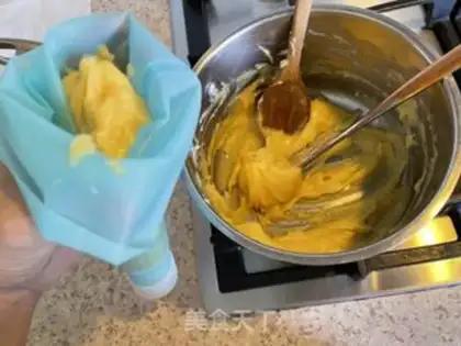 Make Puffy fingers step 9