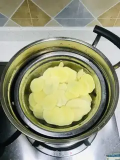 Make Potato cheeseball step 1