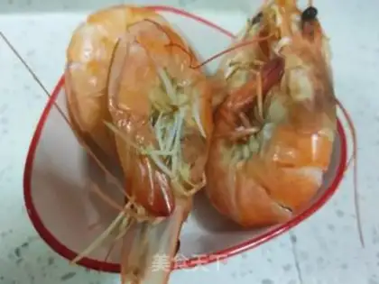Make Shrimp and blue salad step 1