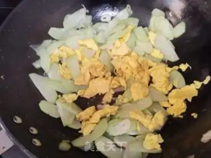 Make Fried eggs step 4