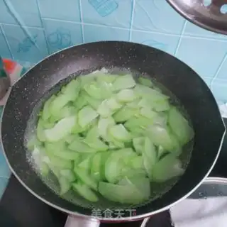 Make Five flowers and a handmeat step 4