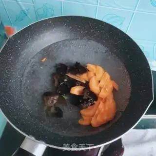 Make Five flowers and a handmeat step 5
