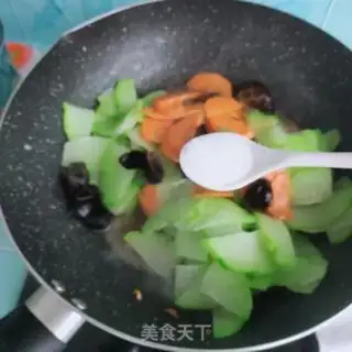 Make Five flowers and a handmeat step 8