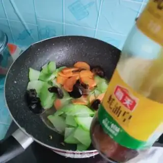 Make Five flowers and a handmeat step 9