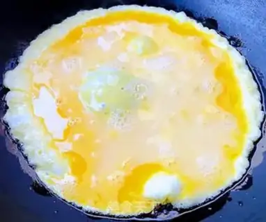 Make Weenie luminum fried eggs step 4