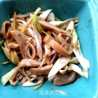 Make Onion with pig ears step 3