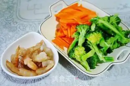 Make Shrimp fried broccoli step 1