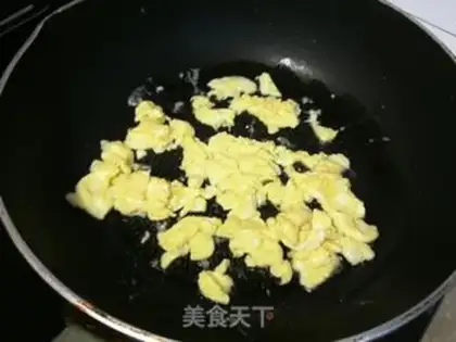 Make Shrimp green egg fried rice step 4