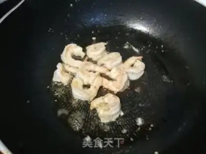 Make Shrimp green egg fried rice step 5