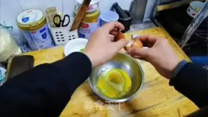 Make Eggs and ham pancakes step 1