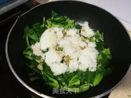Make Shrimp green egg fried rice step 7