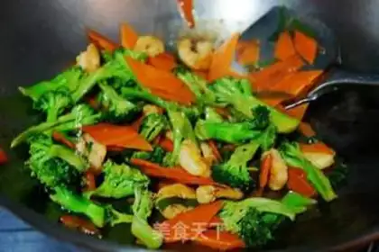 Make Shrimp fried broccoli step 5