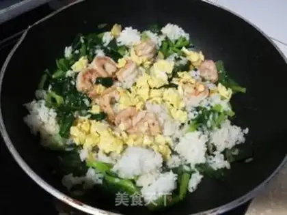 Make Shrimp green egg fried rice step 8
