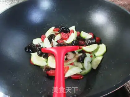 Make Black-mule sausage fried cucumber step 5