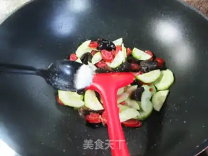 Make Black-mule sausage fried cucumber step 7