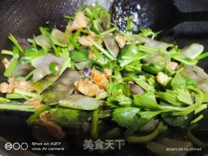 Make Celery-bean fried meat step 3