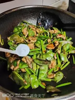 Make Celery-bean fried meat step 4