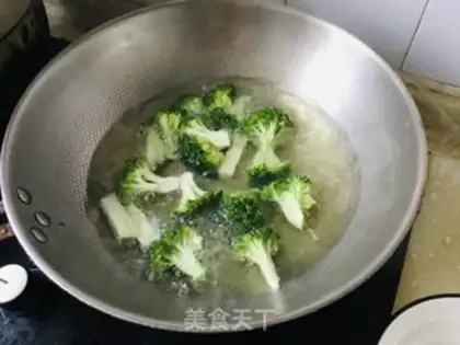 Make ♪ Burn the broccoli ♪ step 1