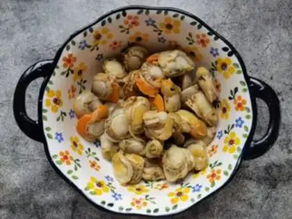 Make Garlic chili sauce and scallops step 0