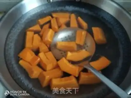 Make Coconut-bread pumpkin step 1