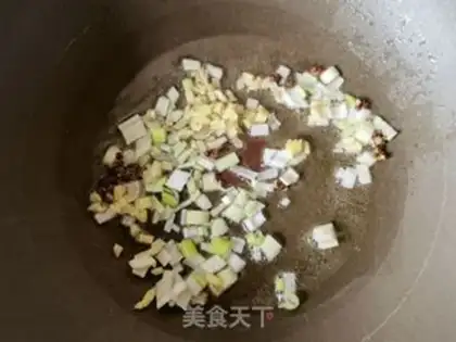 Make Garlic chili sauce and scallops step 2