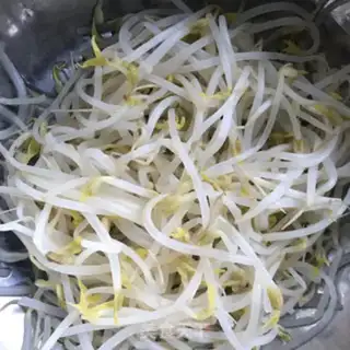 Make The green bean sprouts step 0