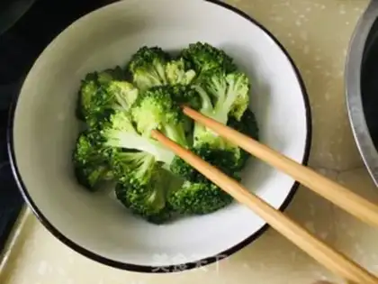 Make ♪ Burn the broccoli ♪ step 4
