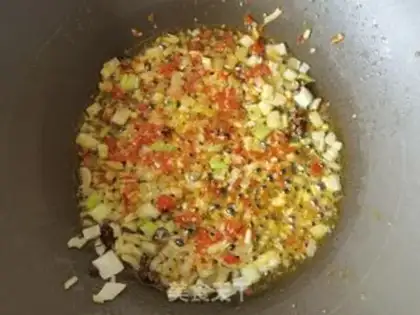 Make Garlic chili sauce and scallops step 4