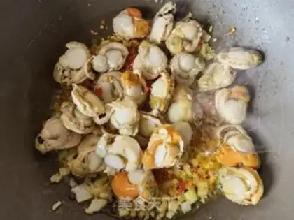 Make Garlic chili sauce and scallops step 5