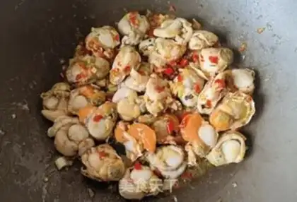 Make Garlic chili sauce and scallops step 6