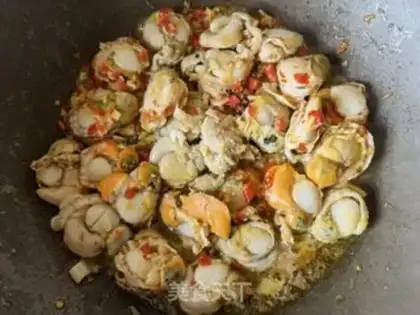 Make Garlic chili sauce and scallops step 7
