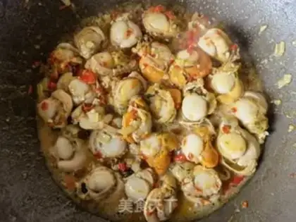 Make Garlic chili sauce and scallops step 8