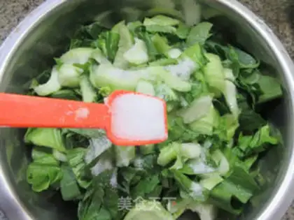 Make A round clam with a white hand step 4
