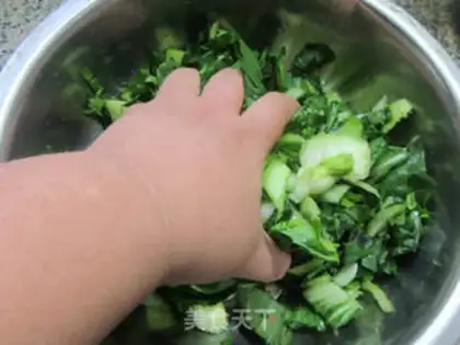 Make A round clam with a white hand step 5