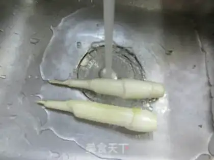 Make A round clam with a white hand step 7