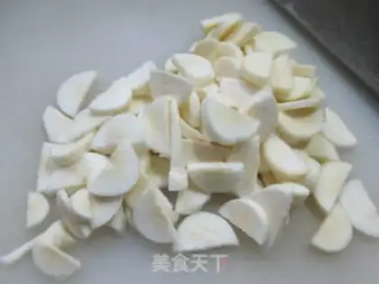Make A round clam with a white hand step 8