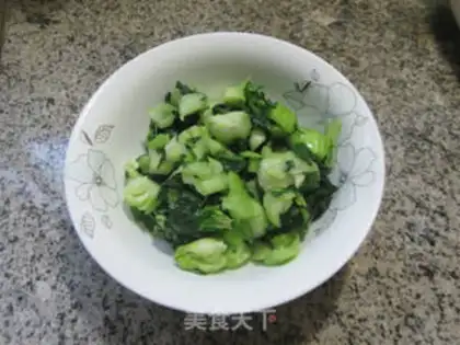 Make A round clam with a white hand step 10