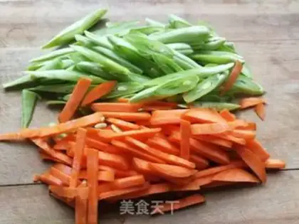 Make Bean-bread carrots, fried meat step 2