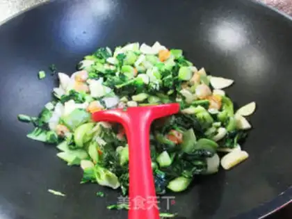 Make A round clam with a white hand step 12