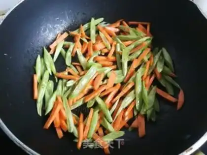 Make Bean-bread carrots, fried meat step 3