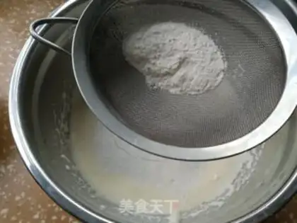 Make Six-inch sponge cake step 4