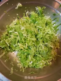 Make Ropsy eggs, shrimp pie step 1