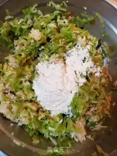 Make Ropsy eggs, shrimp pie step 6