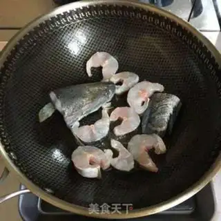 Make Black fish tofu soup step 1
