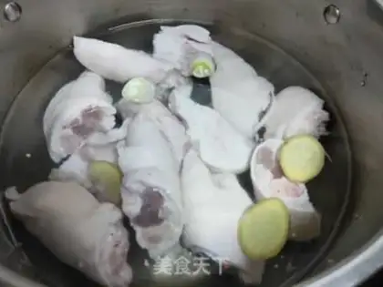 Make Red burning pig hoof step 1