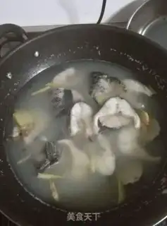 Make Black fish tofu soup step 2