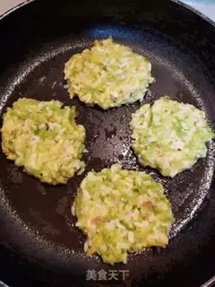 Make Ropsy eggs, shrimp pie step 8