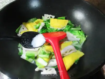 Make The egg dumplings are cooking the cauliflower step 7