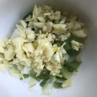 Make Garlic cabbage step 1